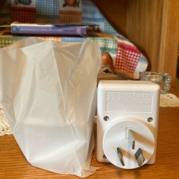 European Electrical Adapter for traveling to Europe, Set of 2 - Picture 4 of 16